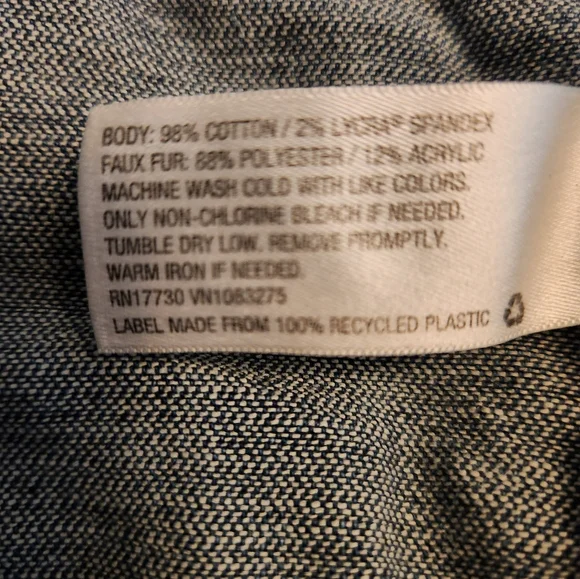 Jean jacket size xs with faux fur. - Picture 6 of 11